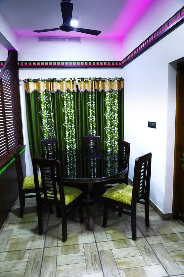 Sri Lakshmi Gardens Hotel Thekkady Esterno foto